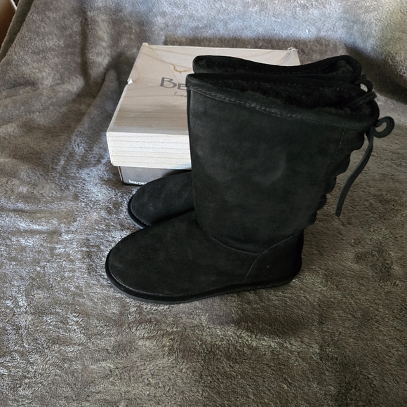 BEARPAW Phyllis In Black Furry Boots Women Size 9 *New In Box* - Picture 7 of 12
